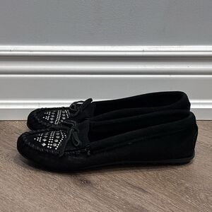Minnetonka Moccasins Womens 10 Black Suede Leather Studded Flats Slip On Bow